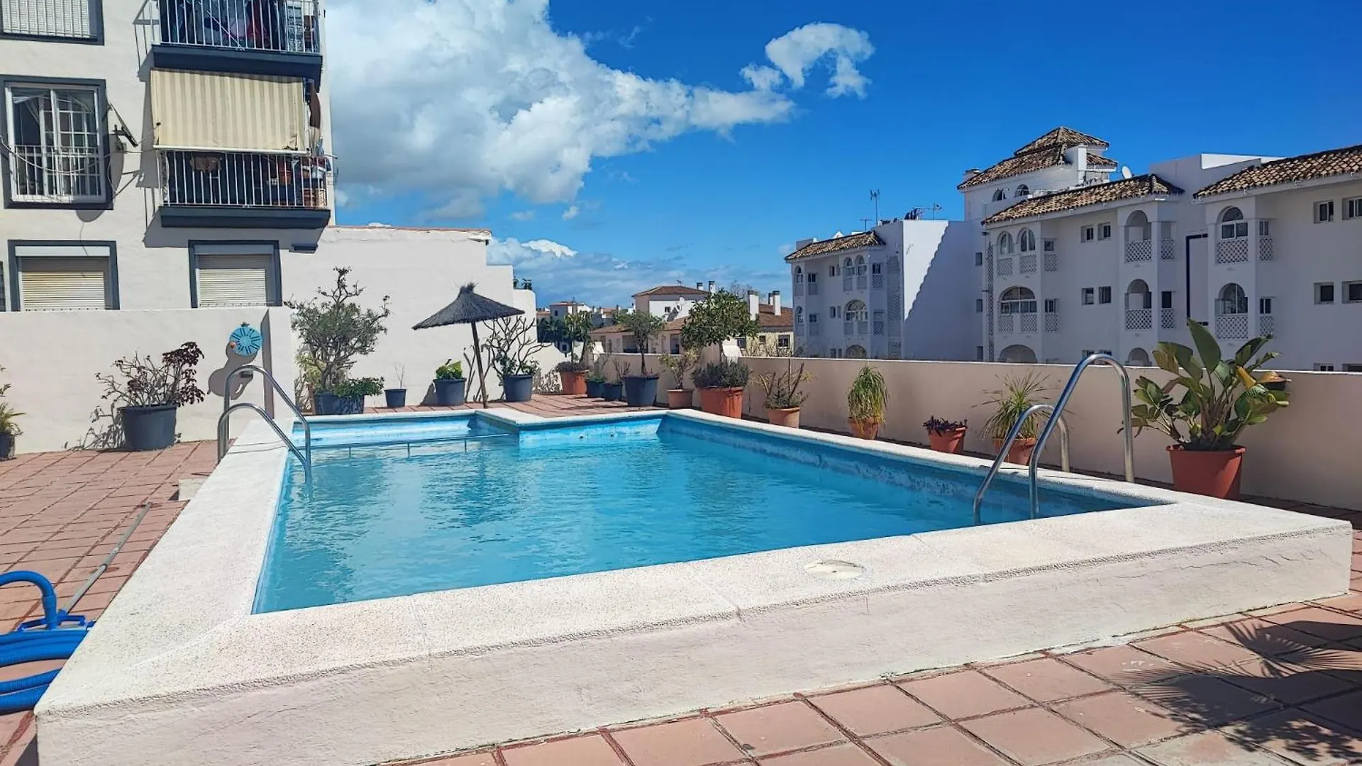 Bhost - Los Carmenes contacts
